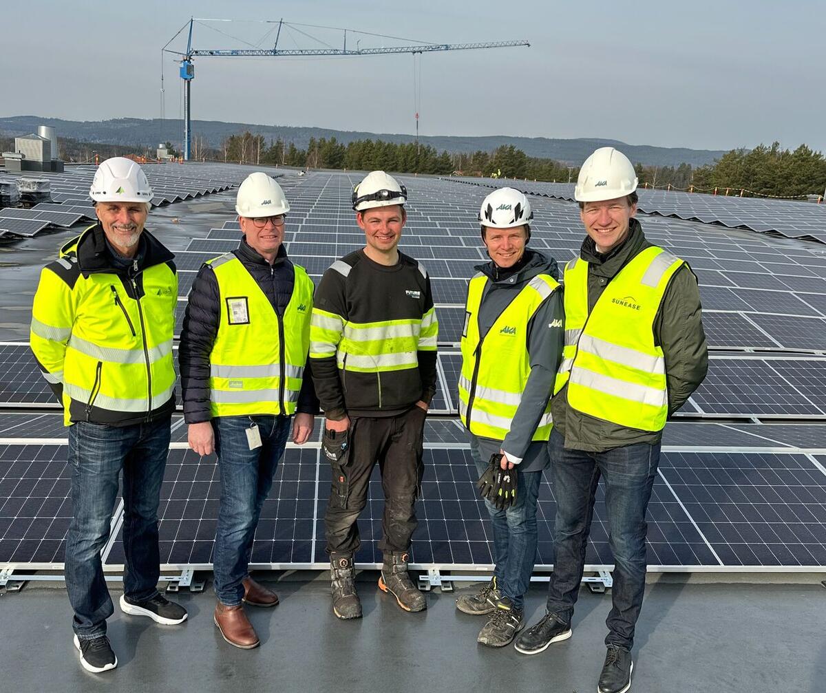 F.v. Bent Kvannli fra Vardar, Rolf Hammerengen fra AKA, Andreas Pettersen fra Future Solutions, Even G. Skistad fra AKA og Simen Standahl fra Sunease.