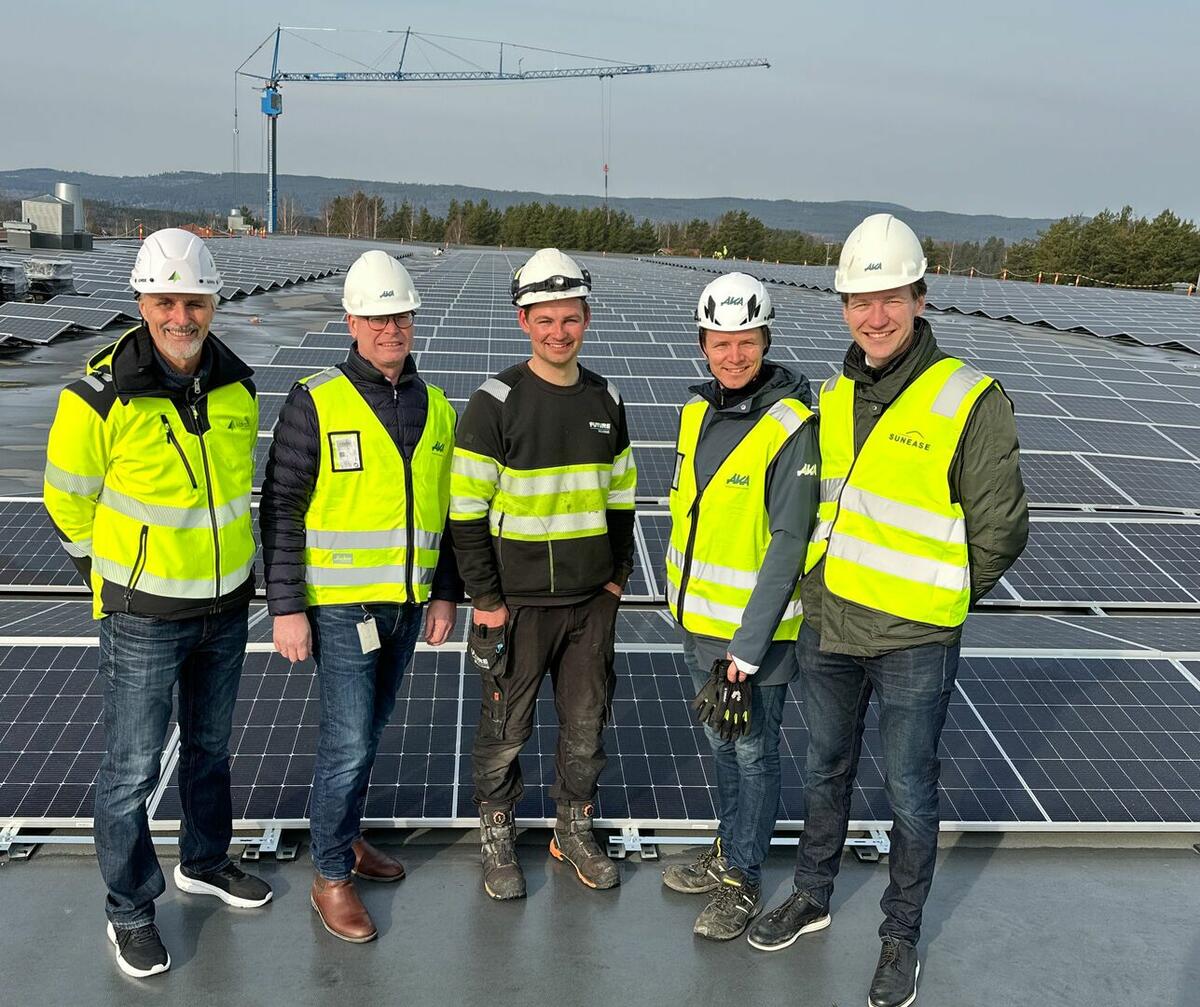 F.v. Bent Kvannli fra Vardar, Rolf Hammerengen fra AKA, Andreas Pettersen fra Future Solutions, Even G. Skistad fra AKA og Simen Standahl fra Sunease.