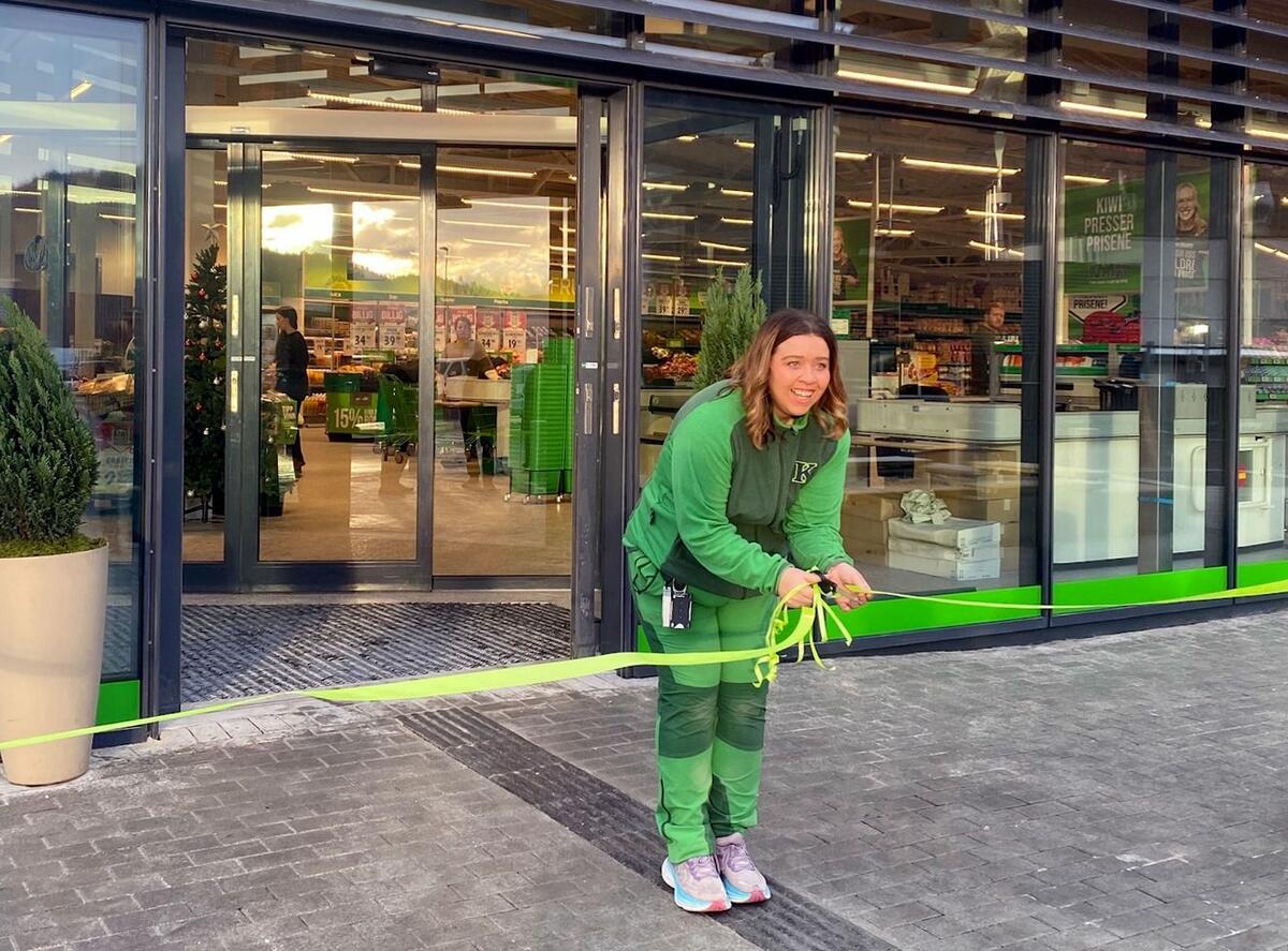 Butikksjef Christina Kandola nyåpner i større lokaler.